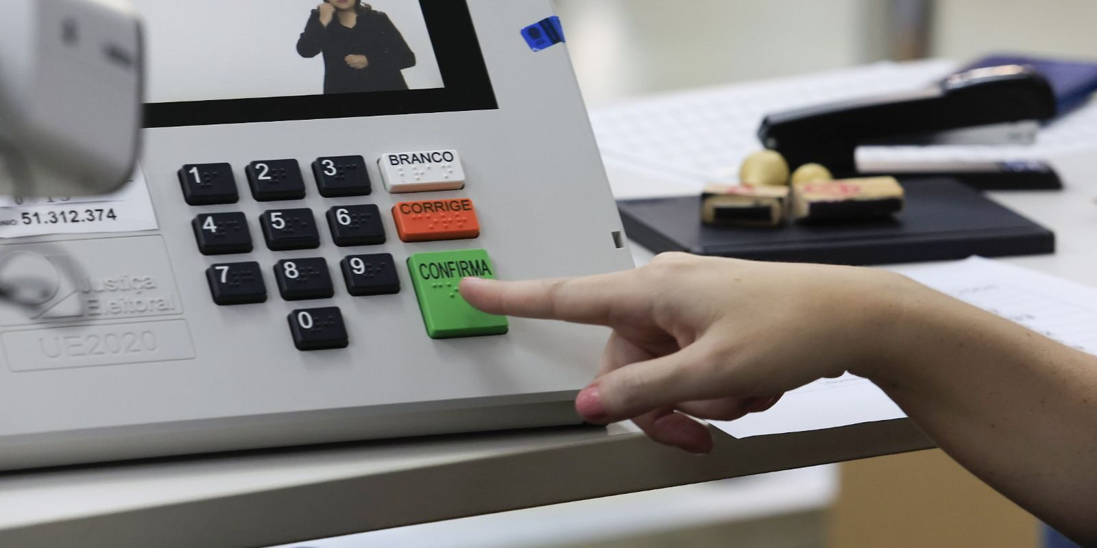 Eleitor que não votou no 1º turno pode participar do 2º; prazo para regularizar título vai até 3 de dezembro