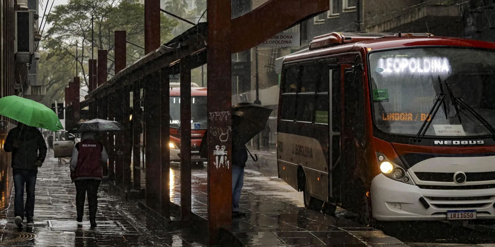 Segunda (05/10/2026) terá chuva em grande parte do país; Inmet coloca PR, SP e MS em alerta laranja