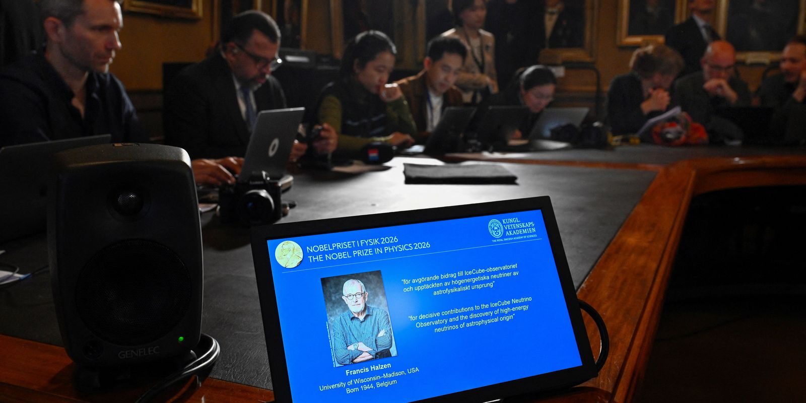 Francis Halzen recebe Nobel de Física 2026 por detecção de neutrinos astrofísicos com o IceCube