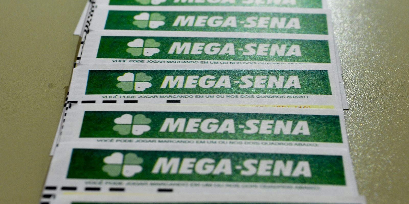 Mega-Sena acumula e prêmio salta para R$ 100 milhões; veja as dezenas sorteadas